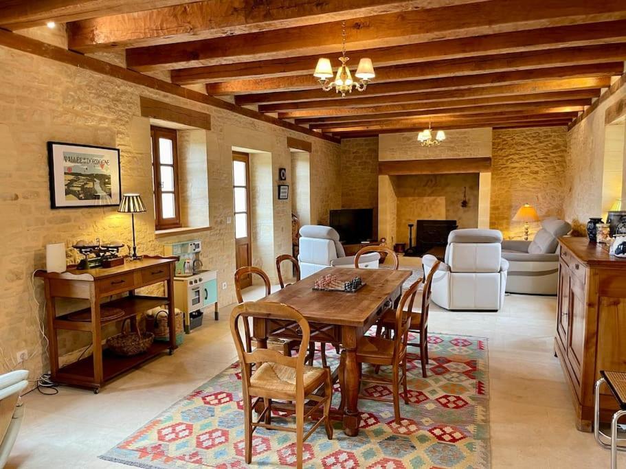 Charming 19Th Century Farmhouse With Pool Vitrac  Exterior photo